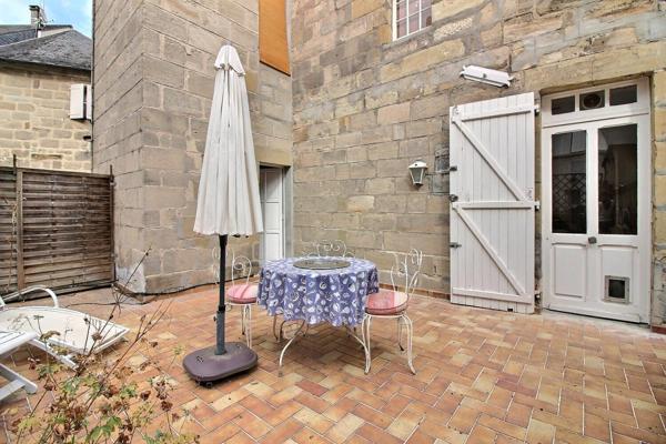 444 000 - Brive centre : Maison de caractère 230m² avec TERRASSE, 2 GARAGE + local/apt indépendant