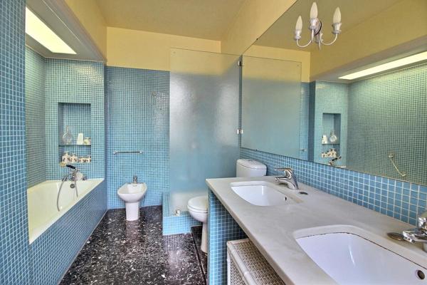 444 000 - Brive centre : Maison de caractère 230m² avec TERRASSE, 2 GARAGE + local/apt indépendant