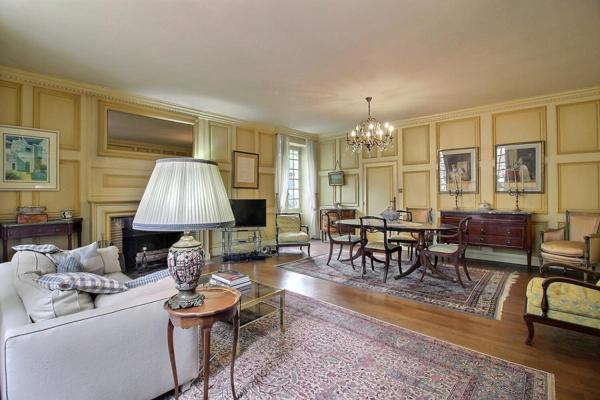 444 000 - Brive centre : Maison de caractère 230m² avec TERRASSE, 2 GARAGE + local/apt indépendant