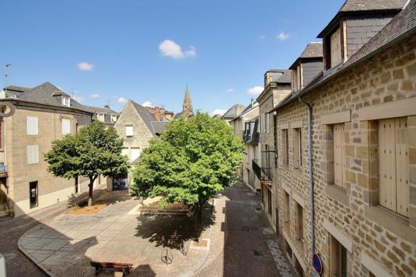 444 000 - Brive centre : Maison de caractère 230m² avec TERRASSE, 2 GARAGE + local/apt indépendant