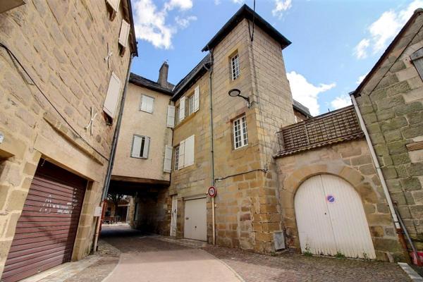 444 000 - Brive centre : Maison de caractère 230m² avec TERRASSE, 2 GARAGE + local/apt indépendant