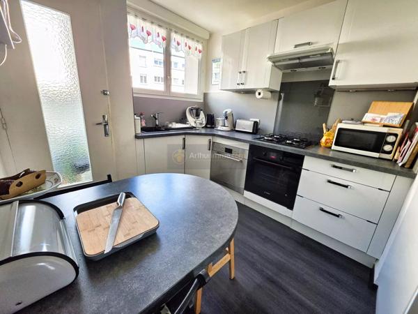 Vente                                                      Appartement
                        
                     5 pièces                      85 m2                     à Brest