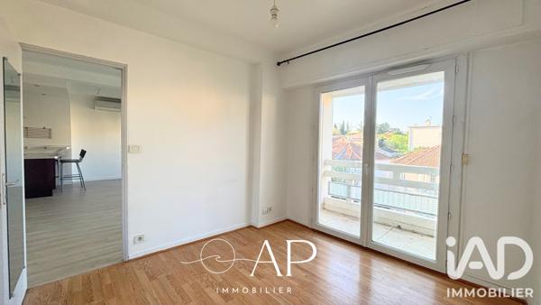 Location appartement 3 pièces 53 m² Toulon