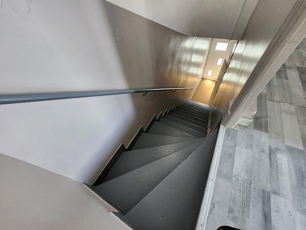 EXCLUSIVITE AVIGNON - ROUTE DE MARSEILLE - IMMEUBLE A VENDRE  EMPLACEMENT N°1 - TOUS COMMERCES - DIVISIBLES EN  PLUSIEURS LOTS