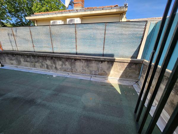 EXCLUSIVITE AVIGNON - ROUTE DE MARSEILLE - IMMEUBLE A VENDRE  EMPLACEMENT N°1 - TOUS COMMERCES - DIVISIBLES EN  PLUSIEURS LOTS