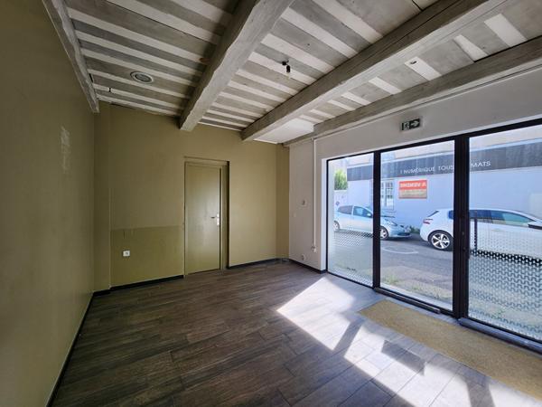 EXCLUSIVITE AVIGNON - ROUTE DE MARSEILLE - IMMEUBLE A VENDRE  EMPLACEMENT N°1 - TOUS COMMERCES - DIVISIBLES EN  PLUSIEURS LOTS