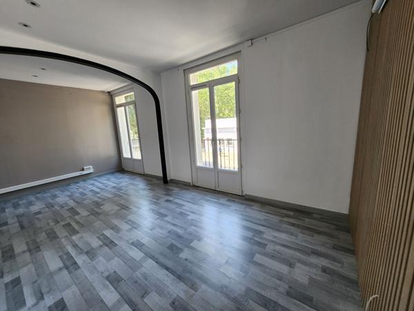 EXCLUSIVITE AVIGNON - ROUTE DE MARSEILLE - IMMEUBLE A VENDRE  EMPLACEMENT N°1 - TOUS COMMERCES - DIVISIBLES EN  PLUSIEURS LOTS