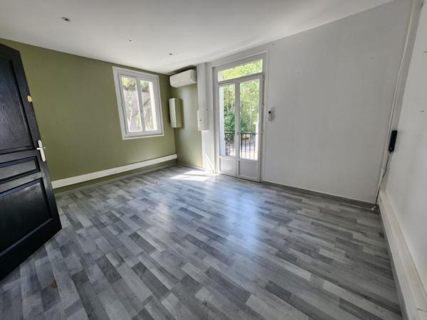 EXCLUSIVITE AVIGNON - ROUTE DE MARSEILLE - IMMEUBLE A VENDRE  EMPLACEMENT N°1 - TOUS COMMERCES - DIVISIBLES EN  PLUSIEURS LOTS