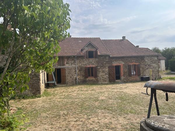 Jolie maison de hameau à Saint-Benoît-du-Sault, jardin et dépendance