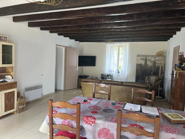 Jolie maison de hameau à Saint-Benoît-du-Sault, jardin et dépendance