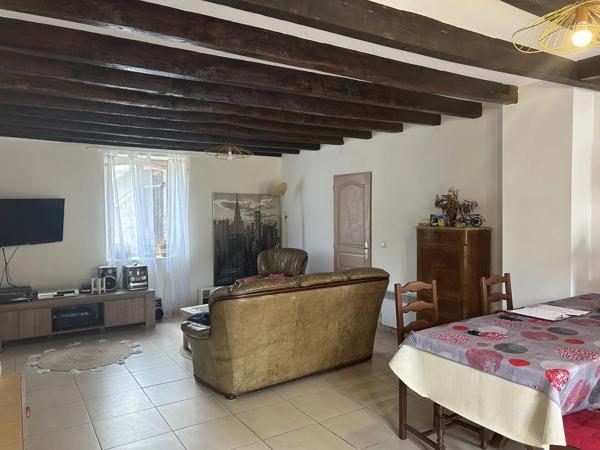 Jolie maison de hameau à Saint-Benoît-du-Sault, jardin et dépendance