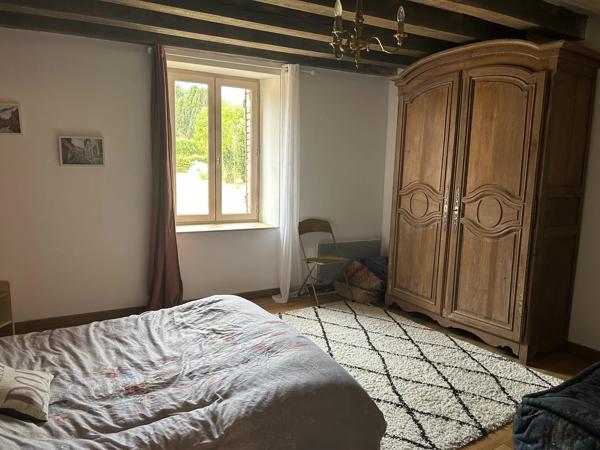 Jolie maison de hameau à Saint-Benoît-du-Sault, jardin et dépendance