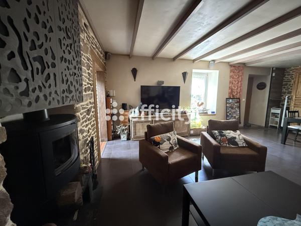 Maison
         5 pièces
        - 128 m² 382 800 € *