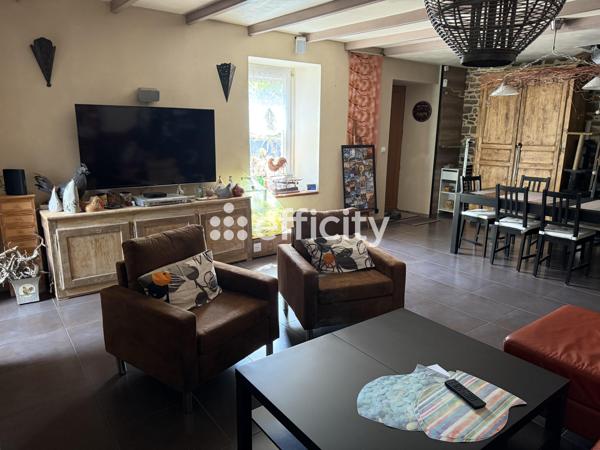 Maison
         5 pièces
        - 128 m² 382 800 € *