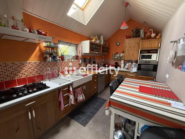 Maison
         5 pièces
        - 128 m² 382 800 € *