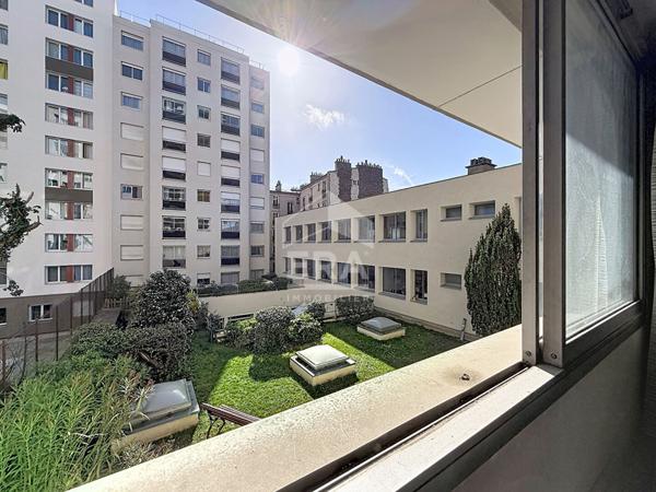 PARIS 75020 - Gambetta - Studio 26m²  avec parking