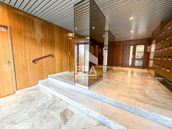 PARIS 75020 - Gambetta - Studio 26m²  avec parking