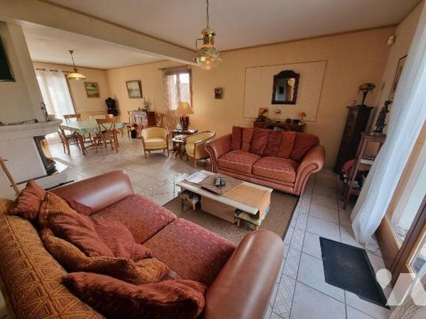A vendre à ROMORANTIN-LANTHENAY (41), située dans un quartier recherché, cette maison d'une sur...