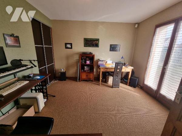 A vendre à ROMORANTIN-LANTHENAY (41), située dans un quartier recherché, cette maison d'une sur...