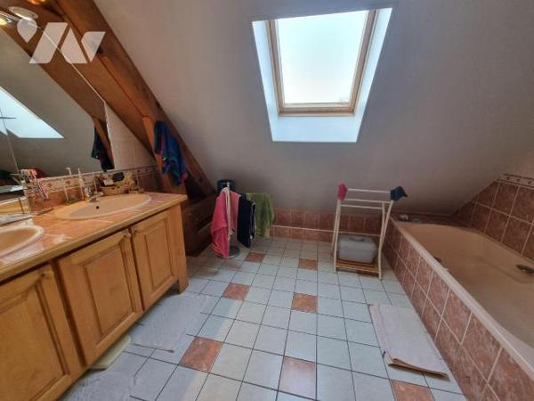 A vendre à ROMORANTIN-LANTHENAY (41), située dans un quartier recherché, cette maison d'une sur...
