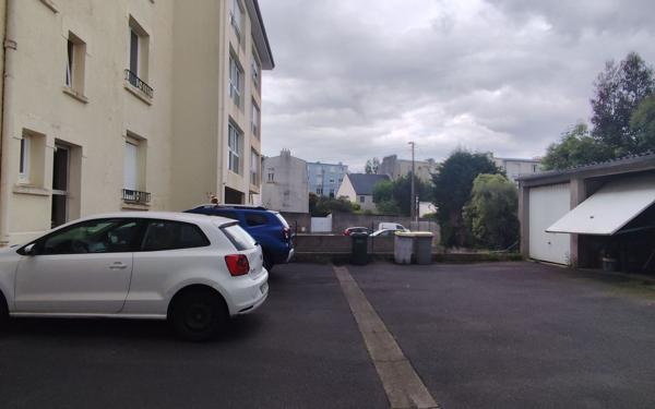 Stationnement à louer    Brest