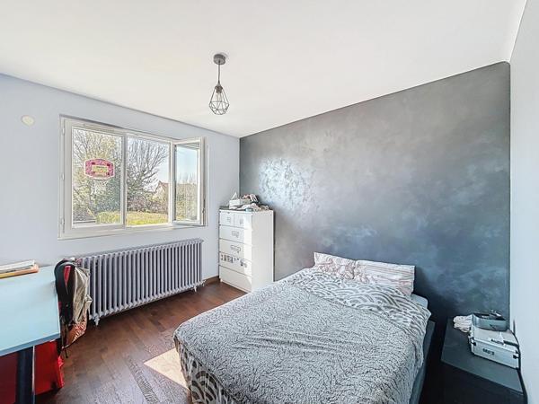 Maison individuelle de 191 m2 environ, 5 chambres, sous sol total, dépendance