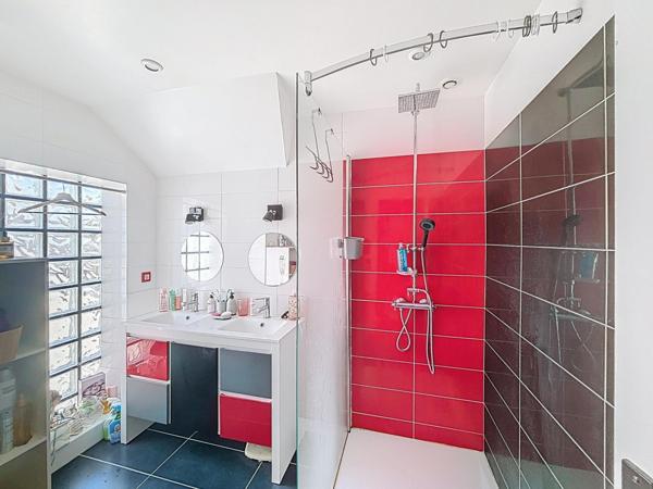 Maison individuelle de 191 m2 environ, 5 chambres, sous sol total, dépendance