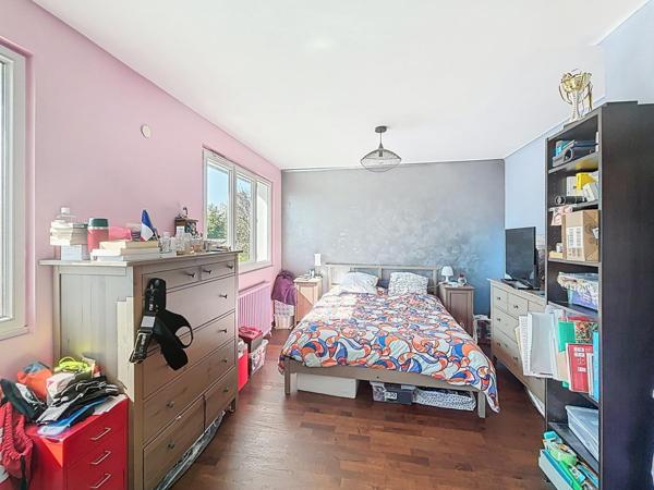 Maison individuelle de 191 m2 environ, 5 chambres, sous sol total, dépendance