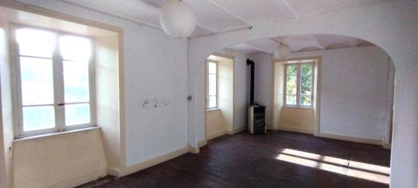 ANCIEN COMMERCE 230m², espace de vie 160 m2, terrain +700m²