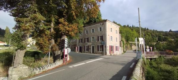 ANCIEN COMMERCE 230m², espace de vie 160 m2, terrain +700m²