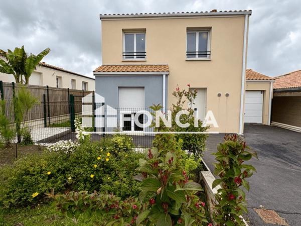 Location Maison 5 pièces 95.44 m² - 7 RUE JUSTIN VALLEE Saint-pere-en-retz 44320