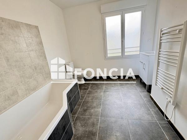 Location Maison 5 pièces 95.44 m² - 7 RUE JUSTIN VALLEE Saint-pere-en-retz 44320