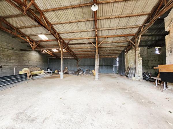 Terrain avec Hangar de 300m²