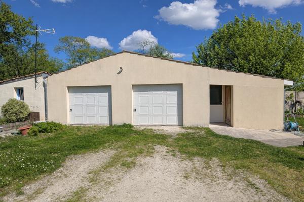MAISON 5 Chambres avec piscine sur 3400 m² de terrain clos. Reignac (33860)