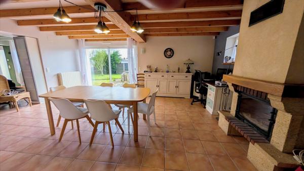 MAISON 5 Chambres avec piscine sur 3400 m² de terrain clos. Reignac (33860)