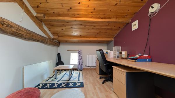 MAISON 5 Chambres avec piscine sur 3400 m² de terrain clos. Reignac (33860)