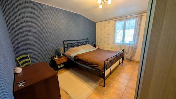MAISON 5 Chambres avec piscine sur 3400 m² de terrain clos. Reignac (33860)