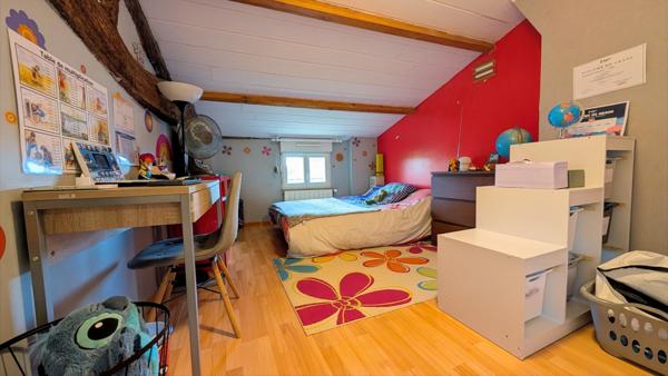 MAISON 5 Chambres avec piscine sur 3400 m² de terrain clos. Reignac (33860)