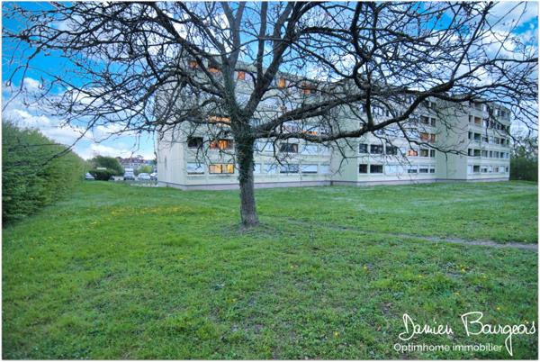 Location non meublée T2 de 48 m2 au dernier étage avec 2 caves