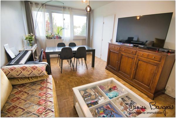 Location non meublée T2 de 48 m2 au dernier étage avec 2 caves