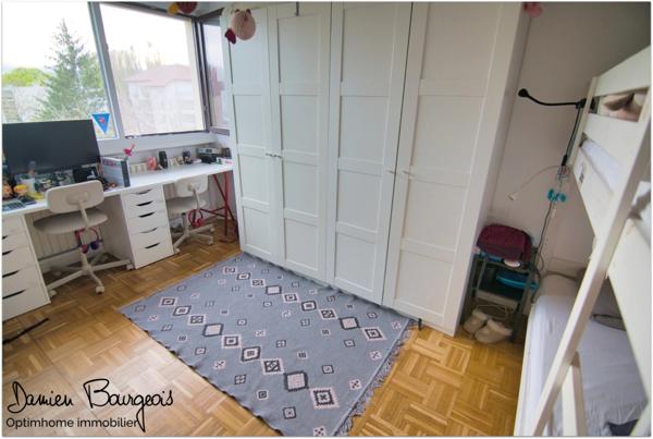 Location non meublée T2 de 48 m2 au dernier étage avec 2 caves