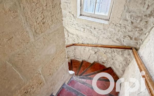 Immeuble à vendre    6 pièces •  Tarascon