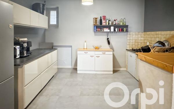 Immeuble à vendre    6 pièces •  Tarascon