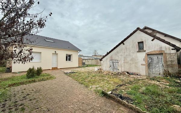 Maison à vendre    5 pièces •  Izier