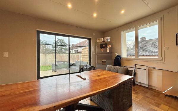 Maison à vendre    5 pièces •  Izier