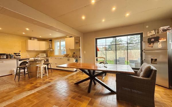 Maison à vendre    5 pièces •  Izier