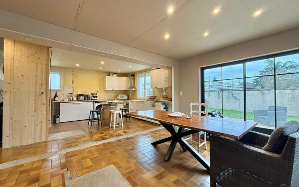 Maison à vendre    5 pièces •  Izier