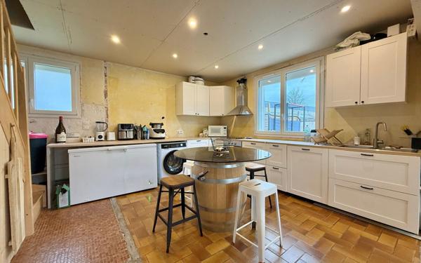 Maison à vendre    5 pièces •  Izier