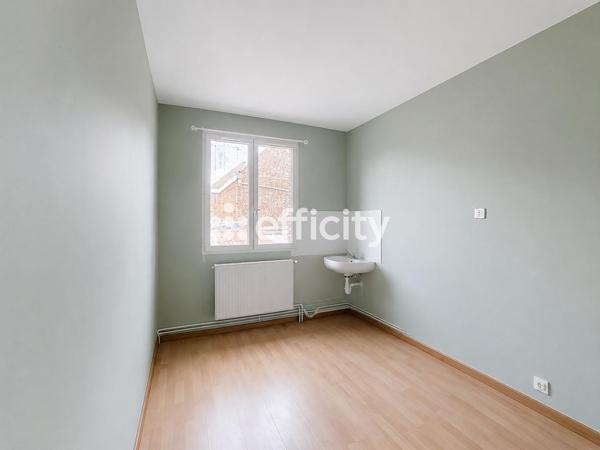 Immeuble
         7 pièces
        - 160 m² 462 000 € *
