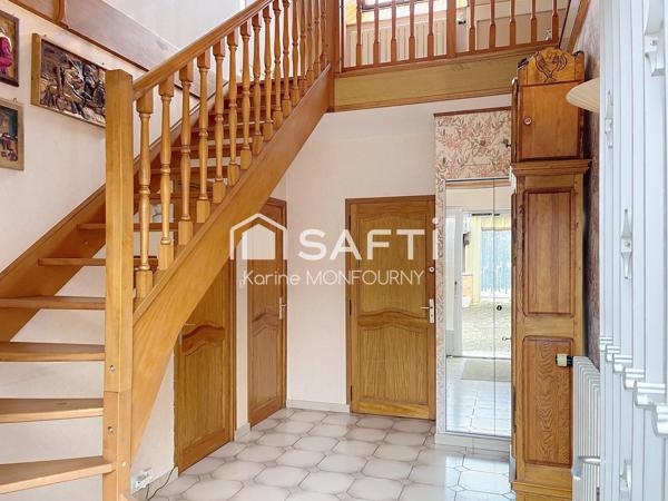 Maison spacieuse avec garage, jardin et dépendances